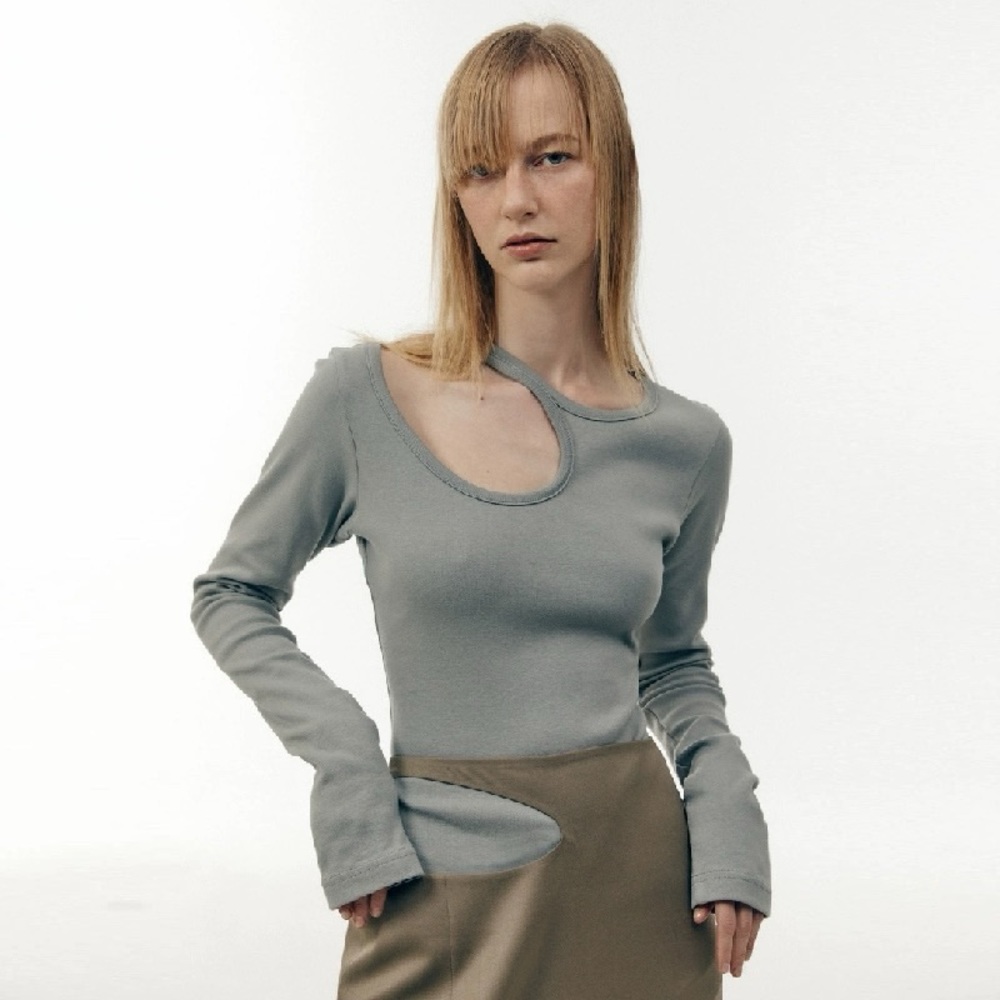 LOW CLASSIC
Gray Curve Hole Long Sleeve T-Shirt
